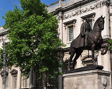 image: Earl Haig, by Alfred Hardiman, erected in 1936.